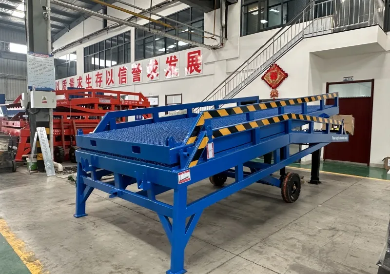 Plataforma de carga hidráulica plegable de dos sección Rampa de carga móvil Rampa de carga móvil hecha en China